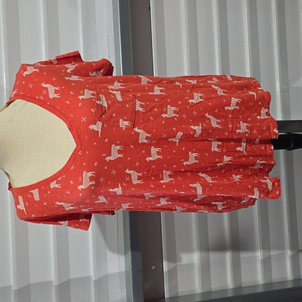 Torrid Classic Fit Red Llahma Top Size 1X‎